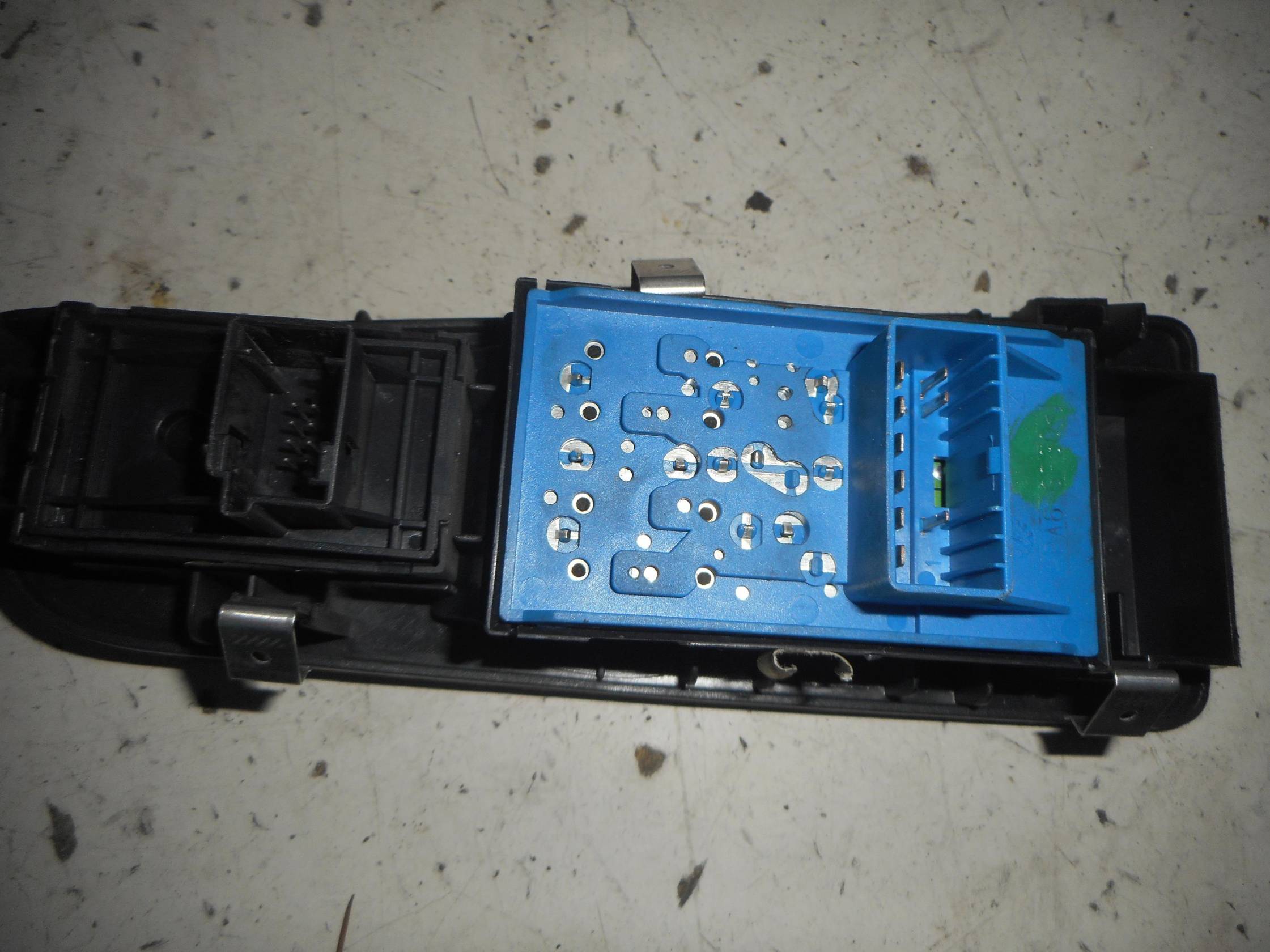 Interruttore alzacristalli porta ant.